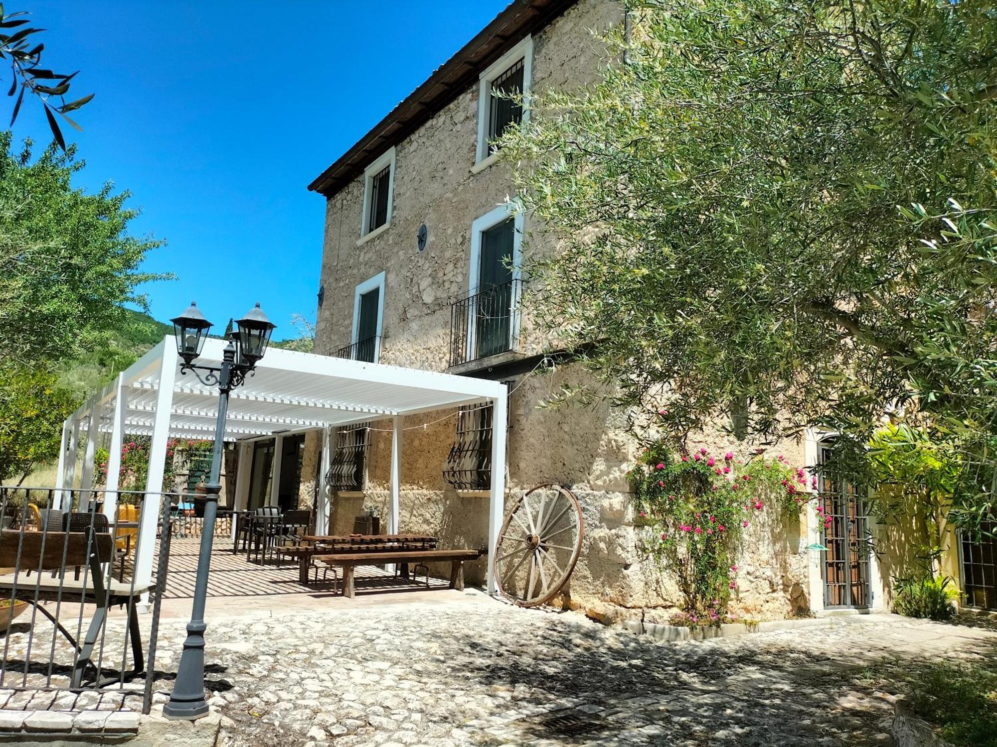 Hotel Al Casolare à Ofena Extérieur photo