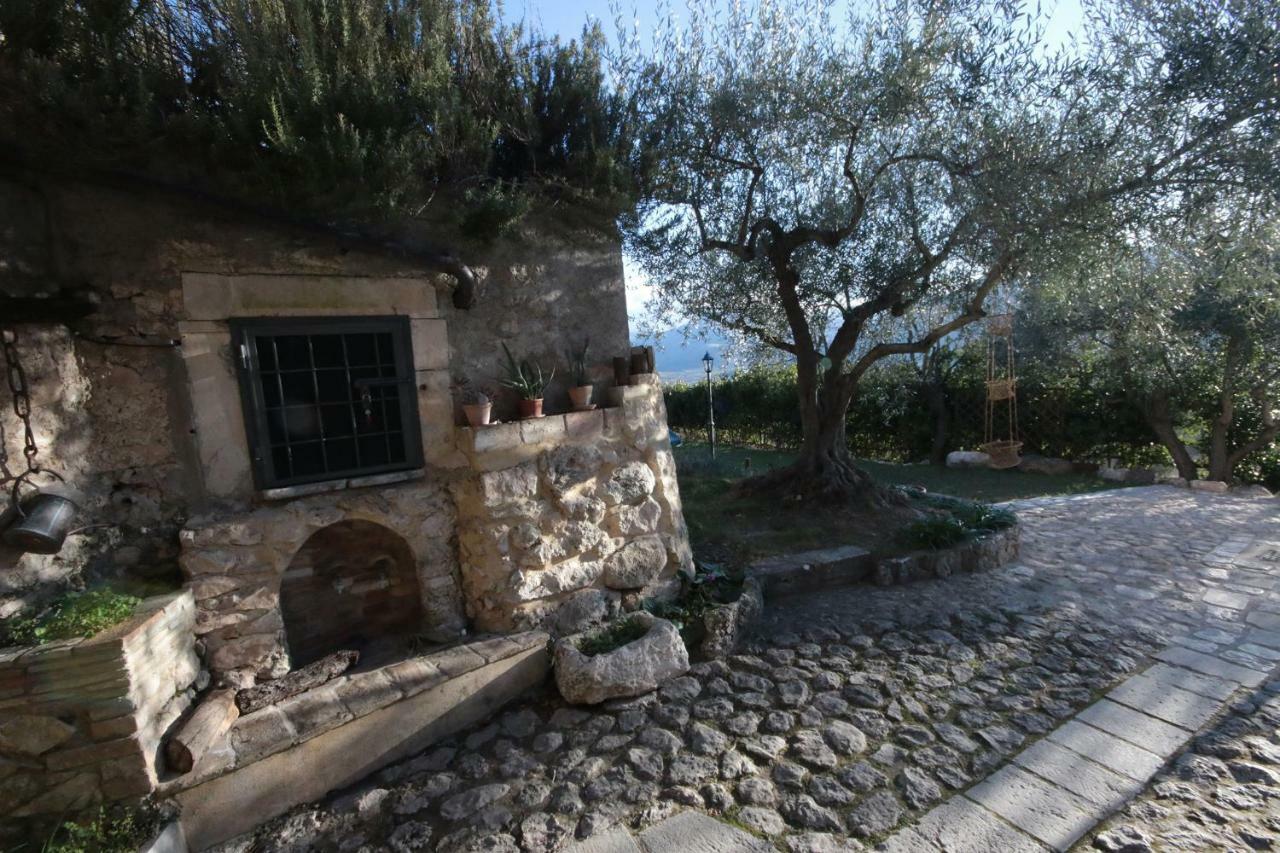 Hotel Al Casolare à Ofena Extérieur photo